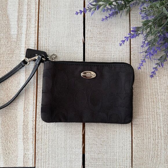 Coach Handbags - Coach Wristlet